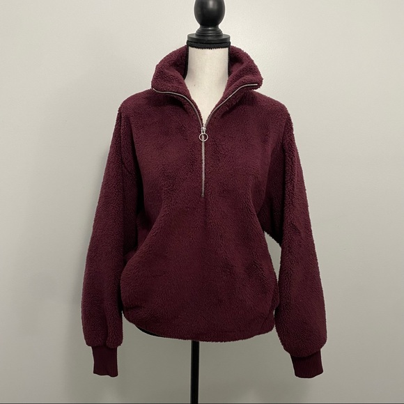Express Fleece Pullover - Picture 2 of 8